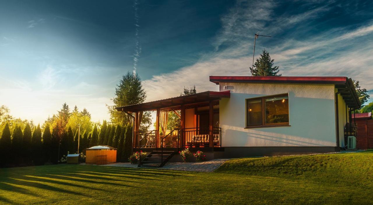 Letniskowy Nad Jeziorem Ferienhaus