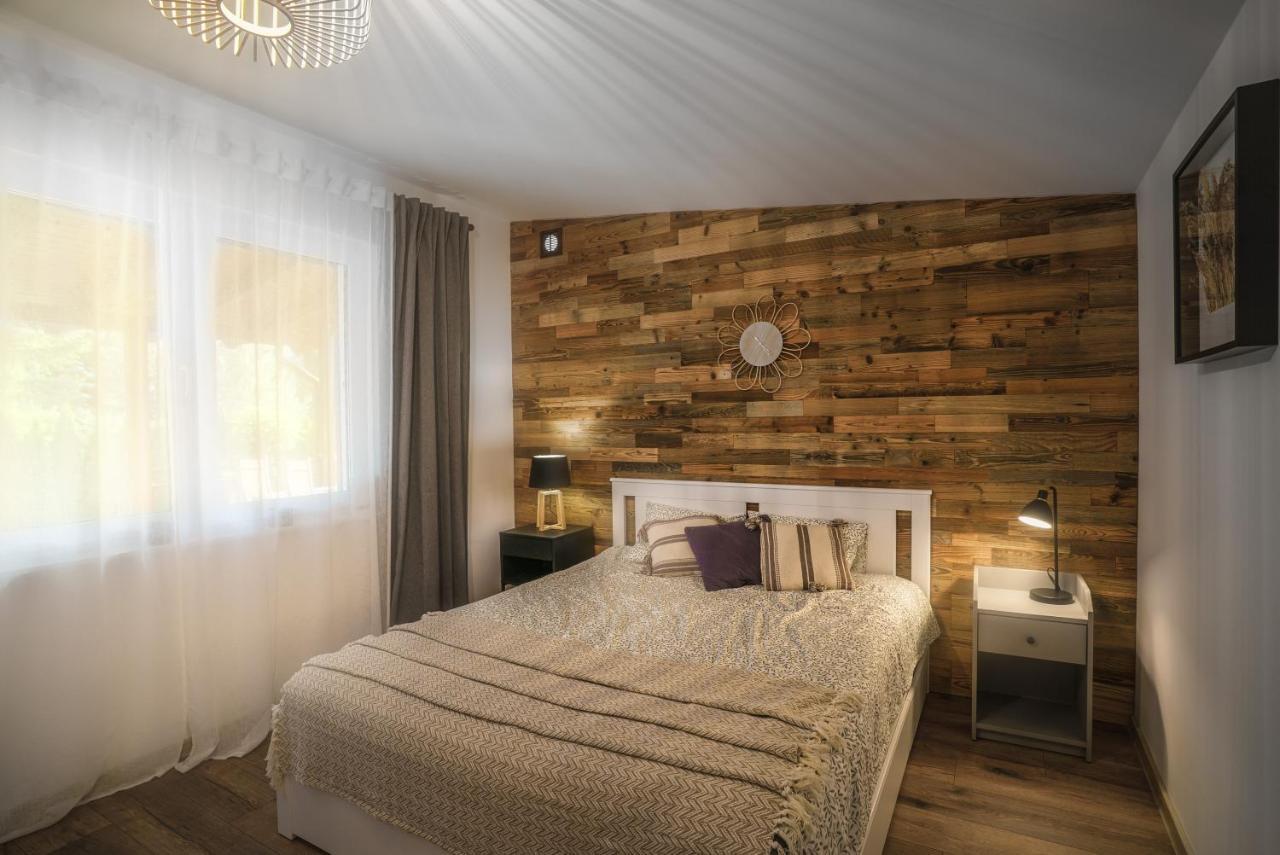 Letniskowy Nad Jeziorem Holiday home *